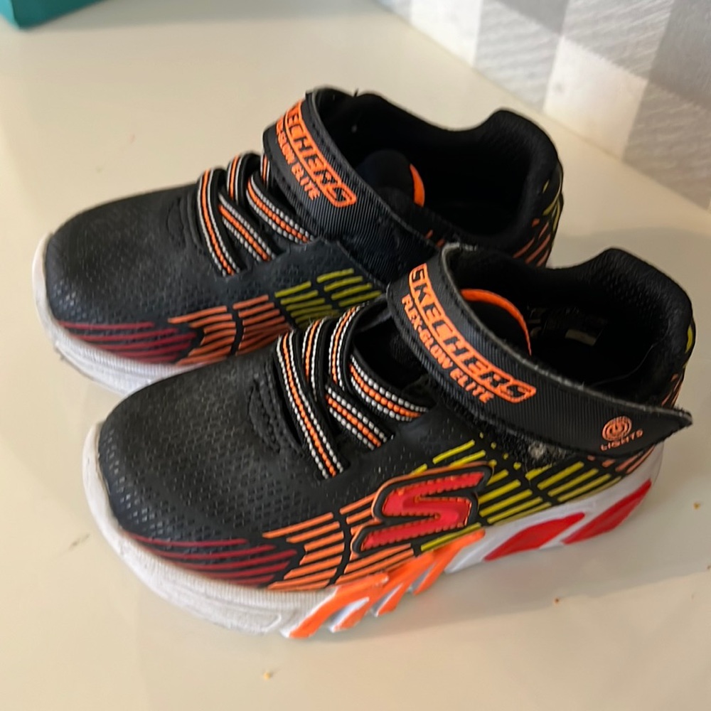 Toddler sketchers light up sneakers